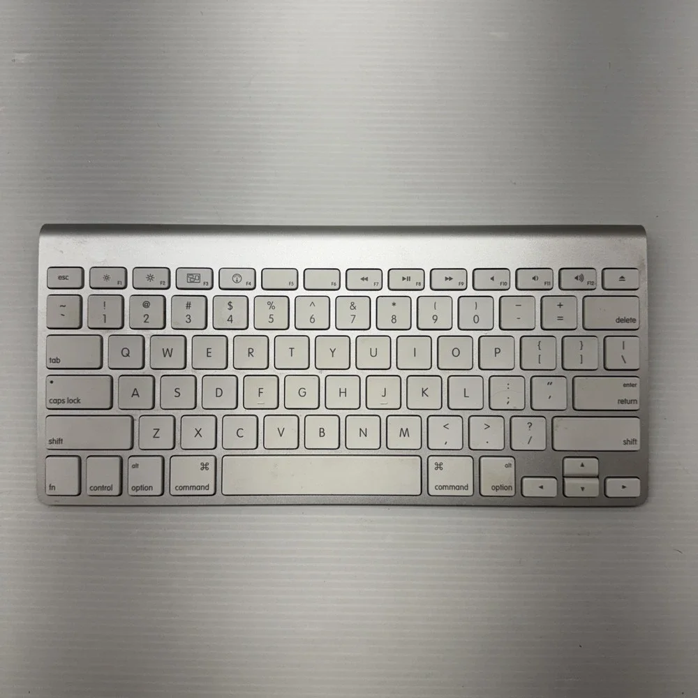 Apple A1314 Bluetooth Wireless Keyboard‎ Aluminum White